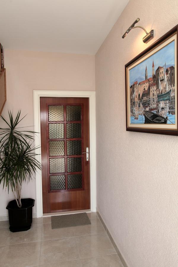 Apartment Carmen Trogir Exterior photo