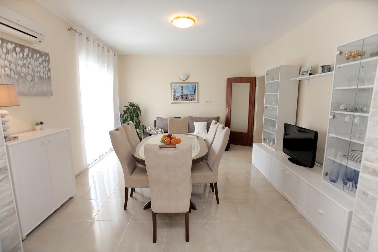 Apartment Carmen Trogir Exterior photo