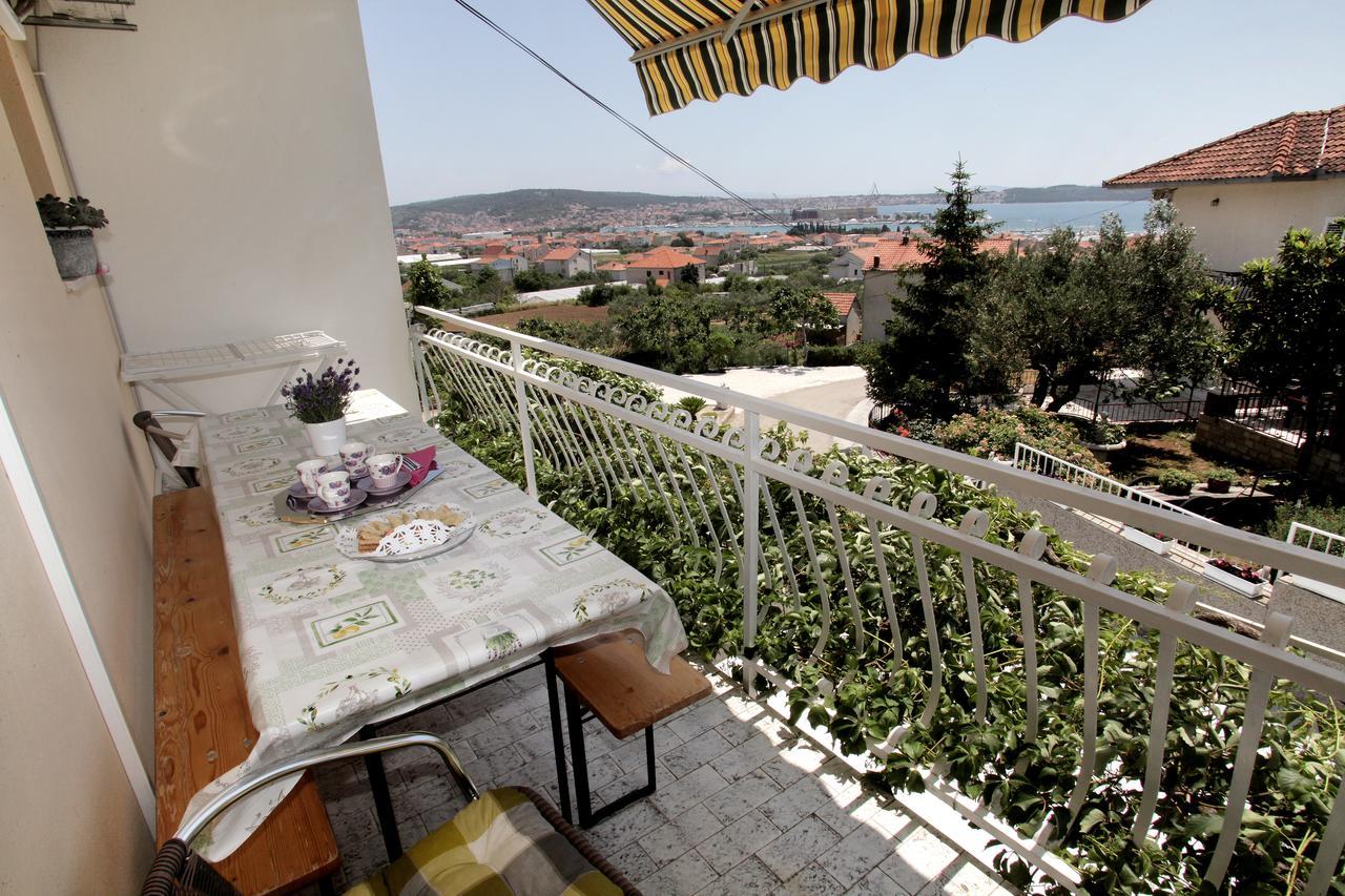 Apartment Carmen Trogir Exterior photo